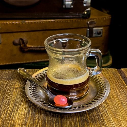 Uma xícara com café espresso